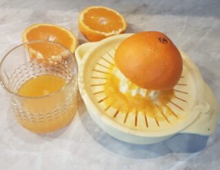 frullato di fragole con succo d'arancia